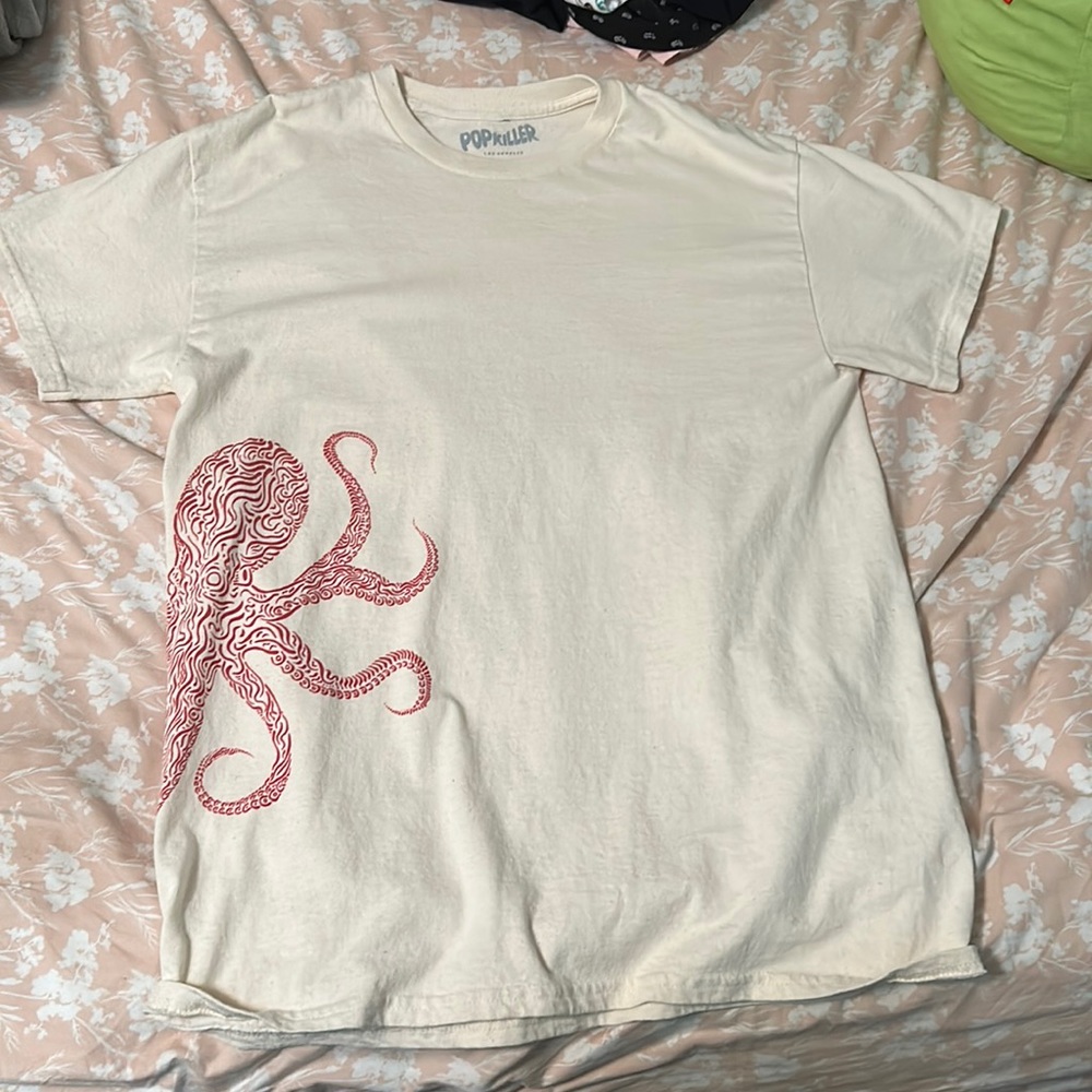 White shirt with red Octopus